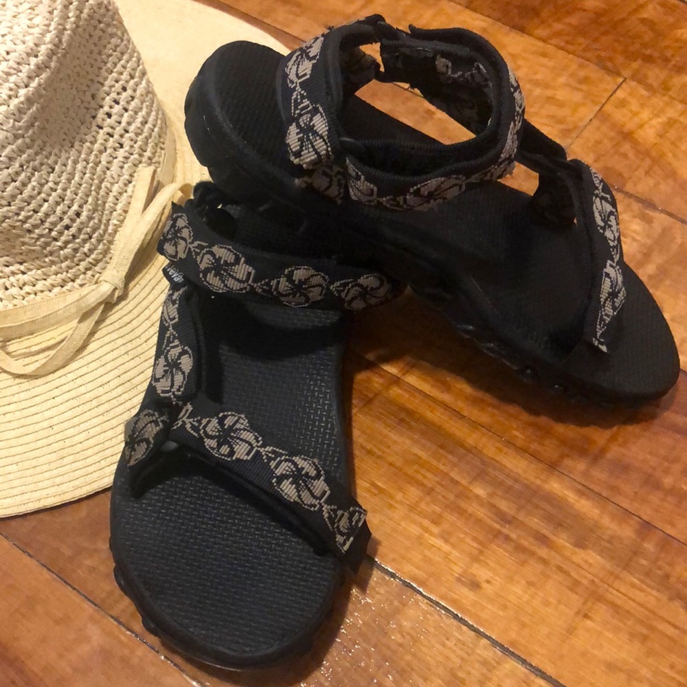 Teva Sandals Hurricane Storm Hibiscus Flower Print